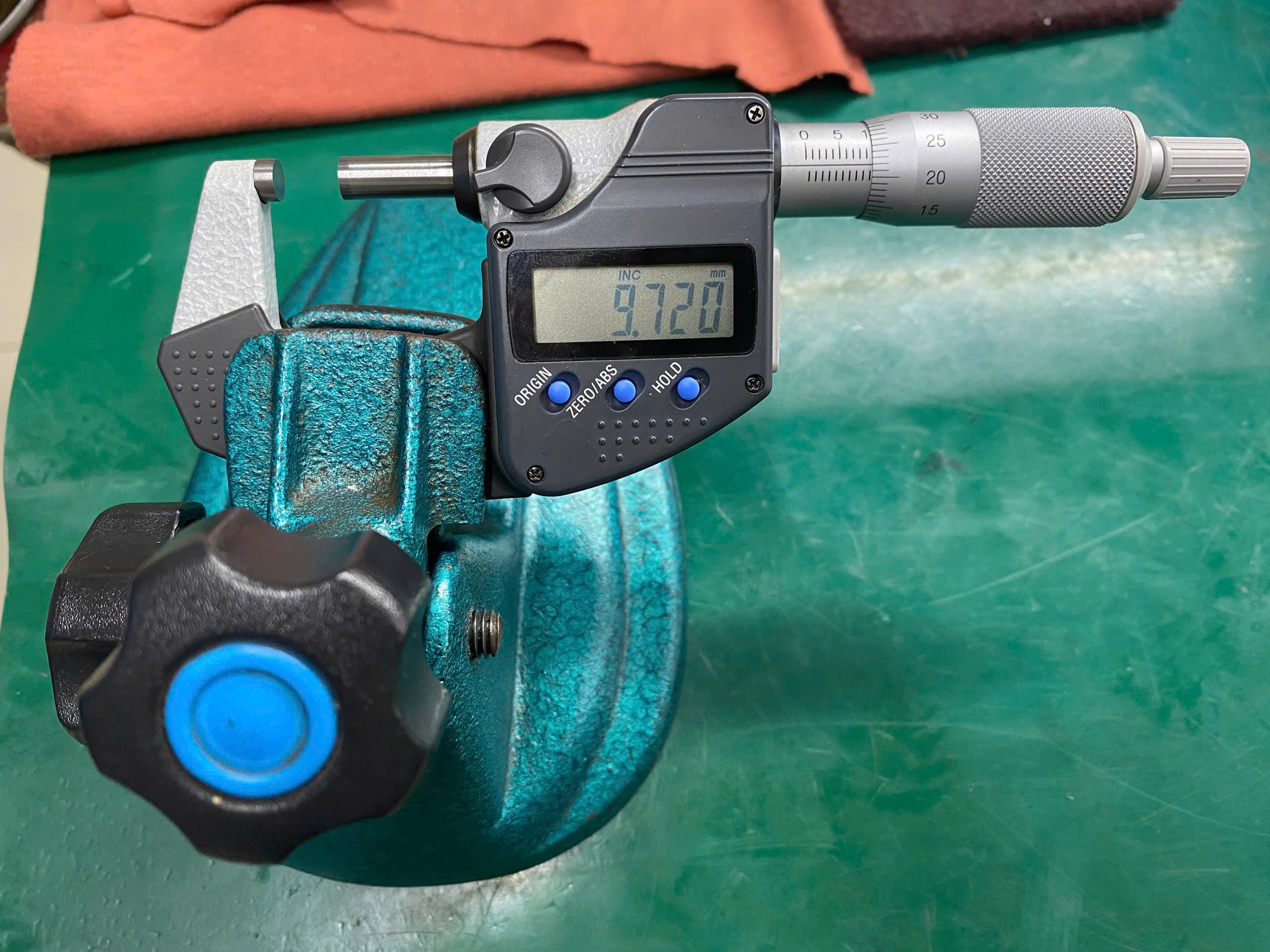 Micrometer at Hoang Thinh Precision Machinery Company Limited